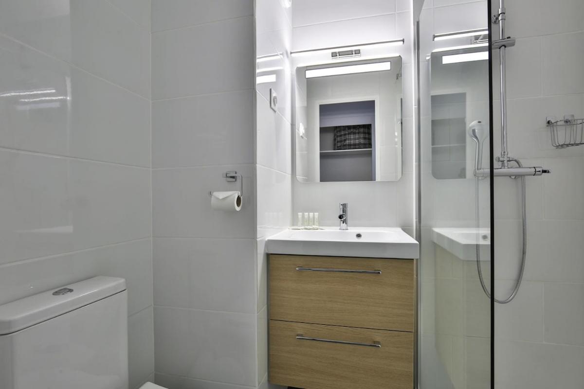 Superbe 2 Piece Tout Confort , Piscine /Ac/Parking Villa Villefranche-sur-Mer Luaran gambar